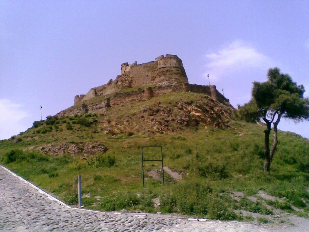 გორის ციხე კლდოვან ბორცვზე