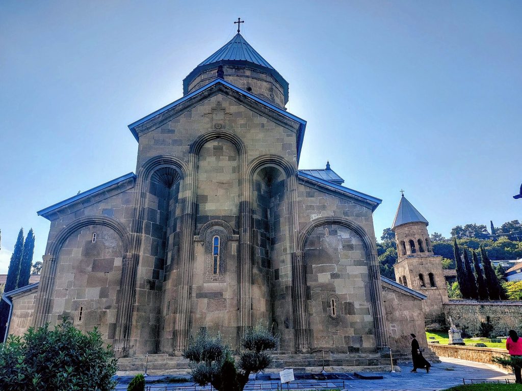 სამთავროს მთავარი ტაძრის აღმოსავლეთის ფასადი და სამრეკლო