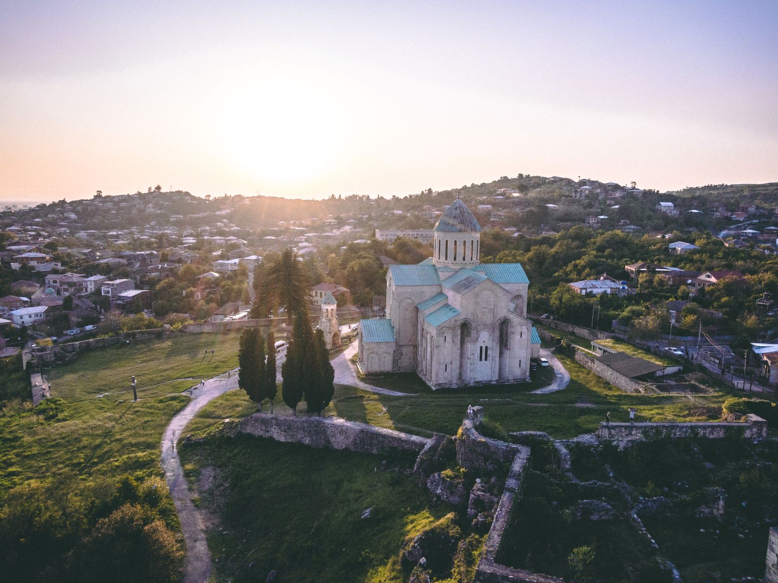 ბაგრატის ტაძარი — ტაძარი და ქუთაისის ლანდშაფტი